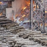 Près de 240 pompiers ont été mobilisés afin de protéger le reste de l'entrepise.
